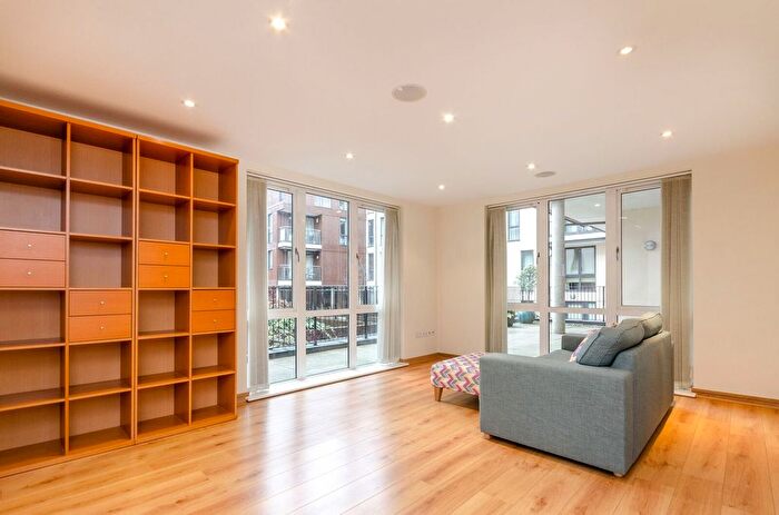 2 Bedroom Flat To Rent In Martyr Road, Guildford, GU1