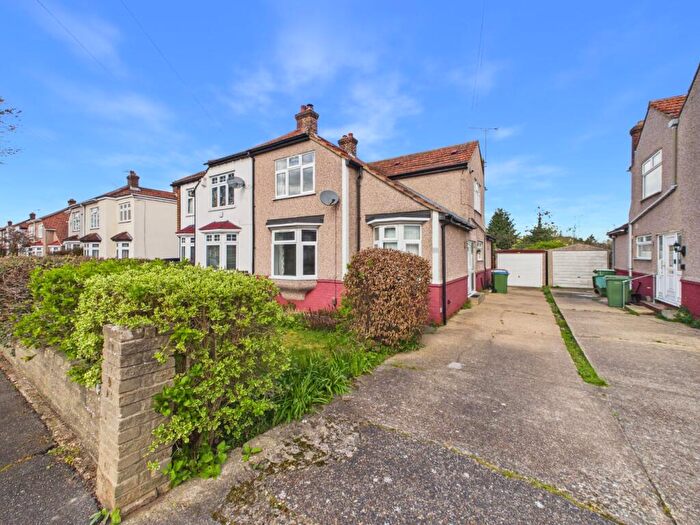 4 Bedroom Semi Detached House For Sale In Garden Avenue, Bexleyheath, Kent, DA7