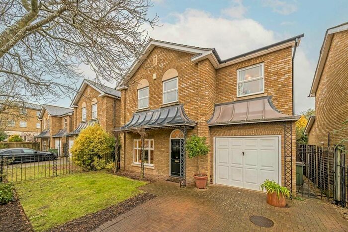 4 Bedroom Detached House To Rent In Savery Drive, Long Ditton, Surbiton, KT6