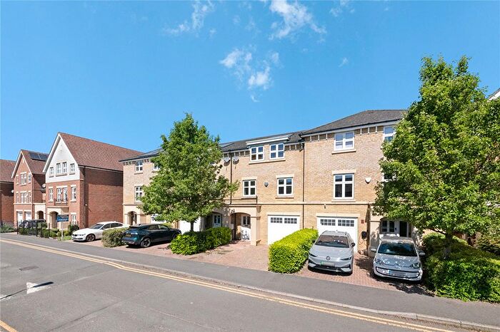 4 Bedroom Terraced House For Sale In Heacham Avenue, Ickenham, Uxbridge, UB10