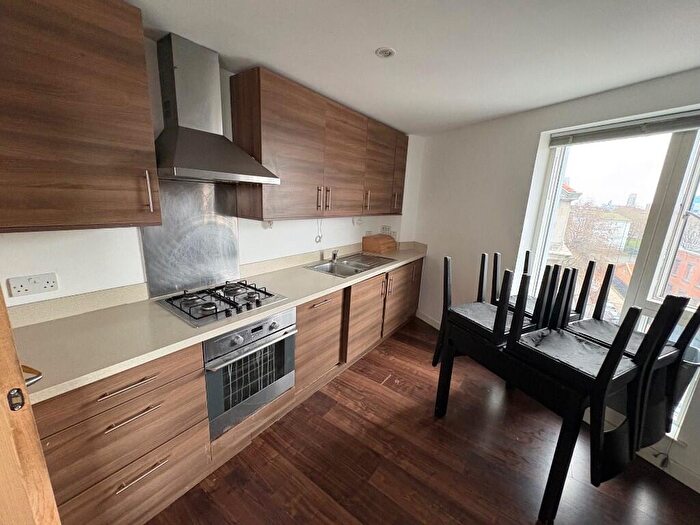 3 Bedroom Flat To Rent In Cambridge Crescent, London, E2