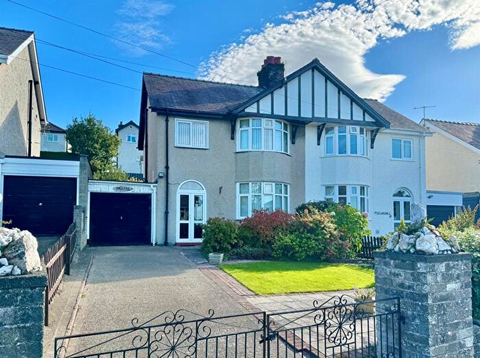 3 Bedroom Semi-Detached House For Sale In Cemlyn Park, Penmaenmawr, LL34