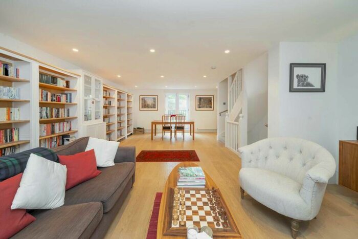 3 Bedroom House To Rent In St. James's Terrace Mews, St John's Wood, NW8