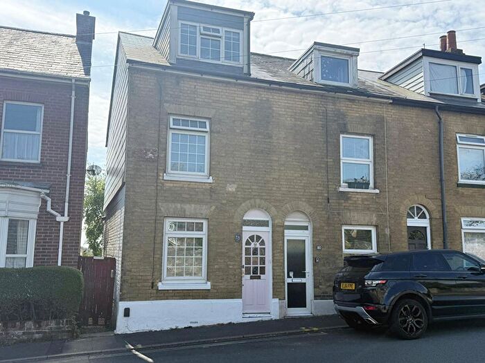 3 Bedroom End Terrace House To Rent In Park Road, Cowes, PO31