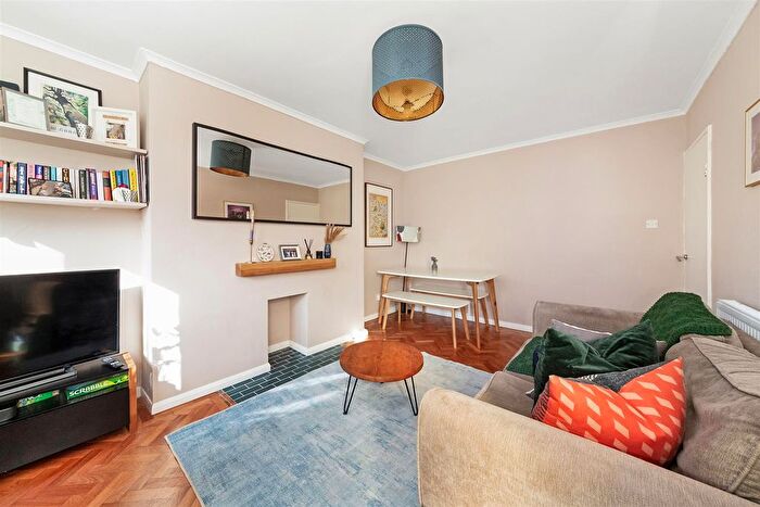 2 Bedroom Flat For Sale In Elmworth Grove, London, SE21