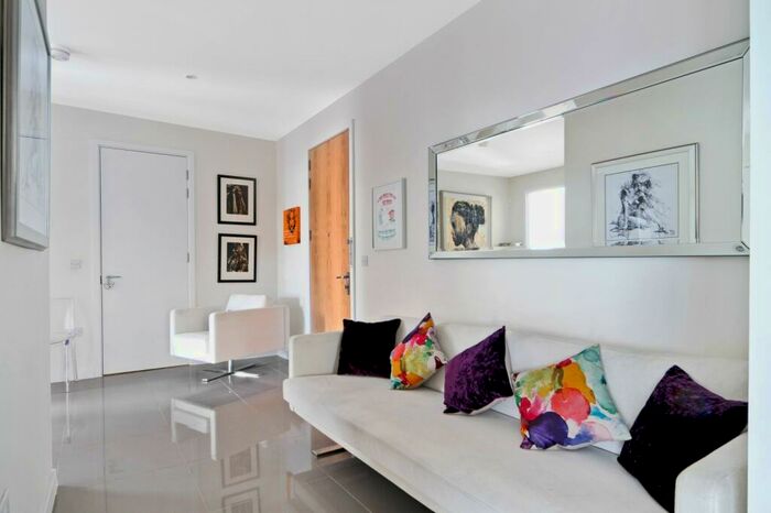 3 Bedroom Flat To Rent In Northrop Road, Trumpington, Cambridge, CB2