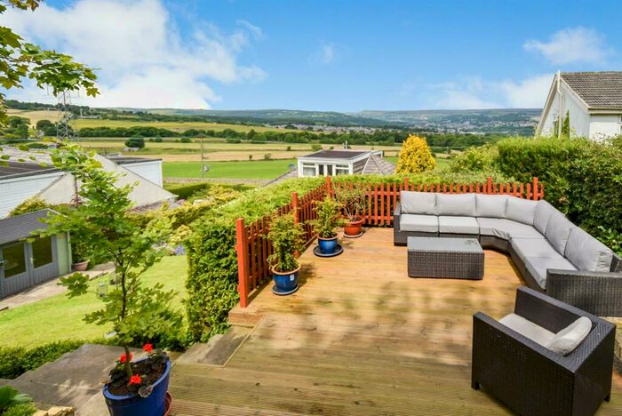 3 Bedroom Detached House To Rent In North Bank Road, Bingley, West Yorkshire, BD16