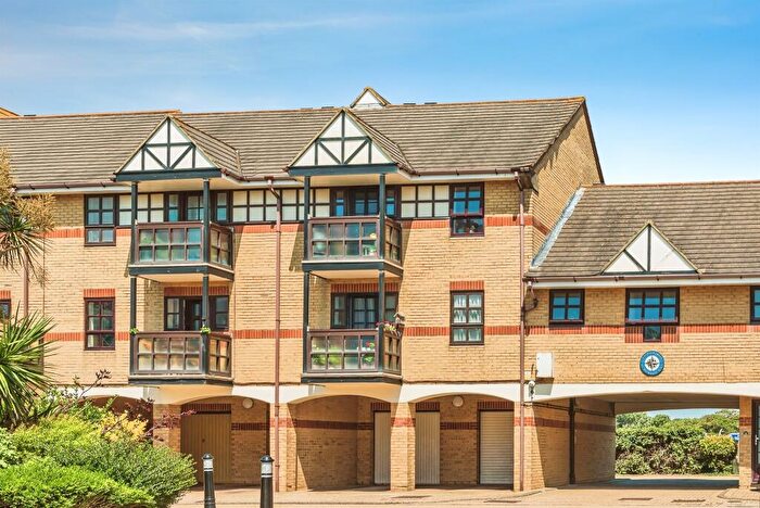 2 Bedroom Flat For Sale In Emerald Quay, Shoreham-By-Sea, BN43