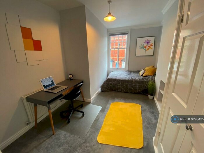 6 Bedroom Semi-Detached House To Rent In Daneshill Road, Leicester, LE3