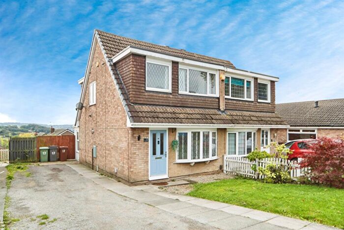 3 Bedroom Semi-Detached House For Sale In Thornlea Close, Yeadon, Leeds, LS19