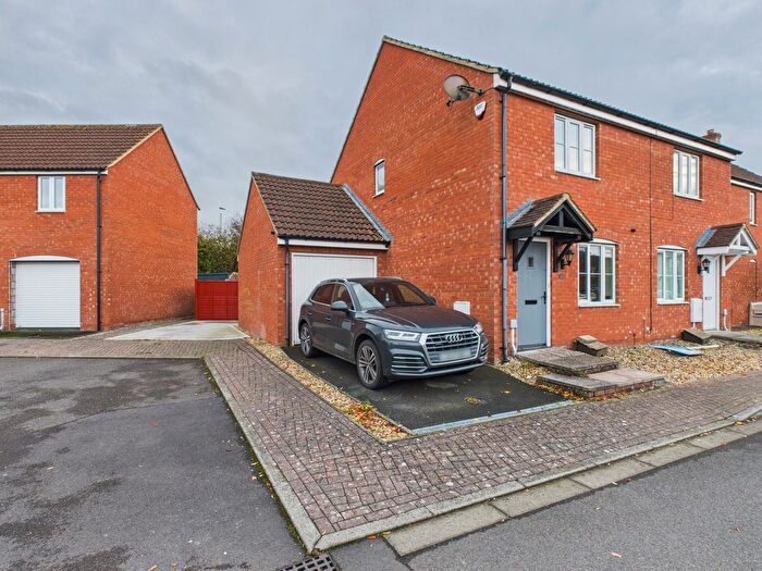 2 Bedroom Property For Sale In Brigg Close, Bridgwater, TA6