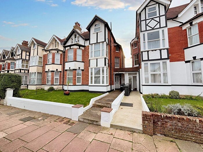 2 Bedroom Flat For Sale In Wickham Avenue, Bexhill-On-Sea, TN39
