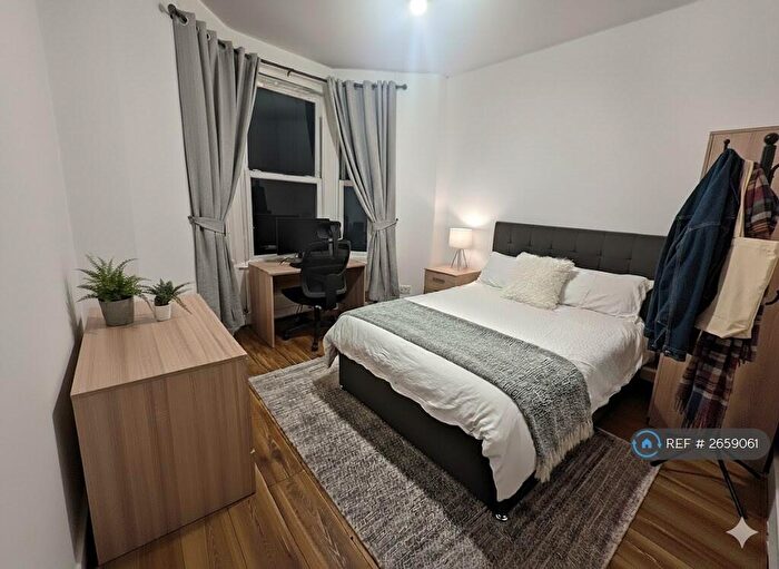 2 Bedroom Flat To Rent In Elm Grove, London, SE15