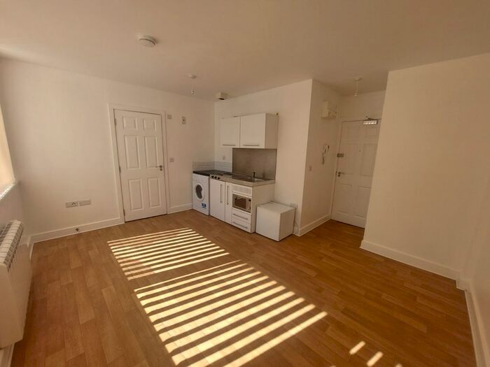 Studio To Rent In London Road, Southampton, SO15