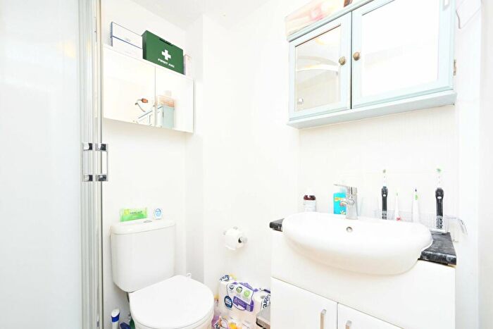 3 Bedroom End Of Terrace House For Sale In Hudson Way, Swindon, SN25