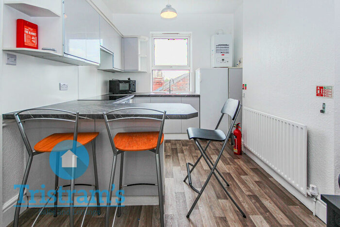 5 Bedroom Apartment To Rent In Castle Boulevard, Lenton, NG7