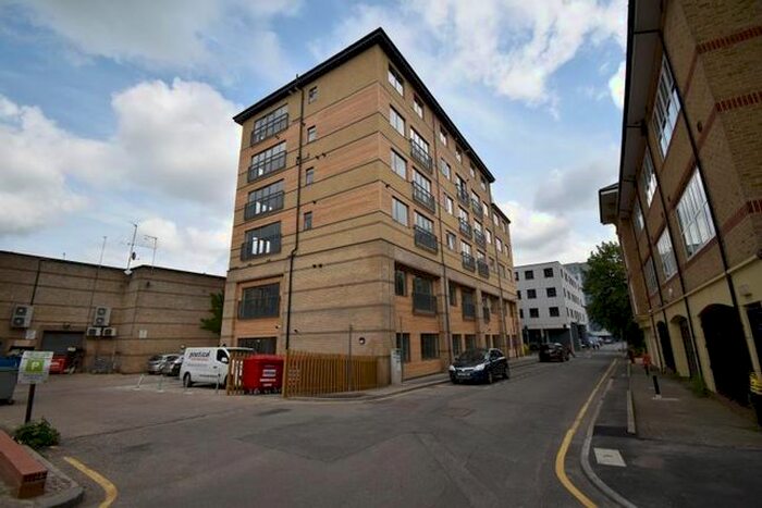 Studio To Rent In Pechiney House, The Grove, Slough SL1