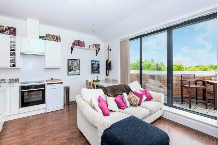 1 Bedroom Flat To Rent In Lower Richmond Road, Richmond, Surrey, Uk, TW9