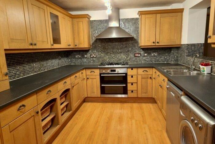 2 Bedroom Property To Rent In Landbury Walk, Ashford, TN25