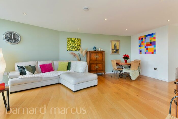 2 Bedroom Flat To Rent In High Street, Brentford, TW8