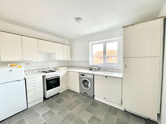 2 Bedroom Flat To Rent In Honeywood Close, Portsmouth, PO3