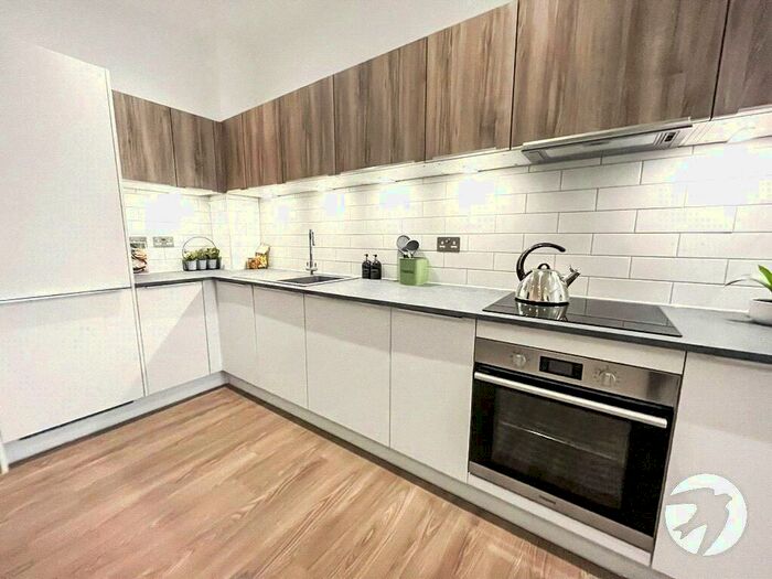 2 Bedroom Flat To Rent In Quayside, Chatham Maritime, Chatham, Kent, ME4