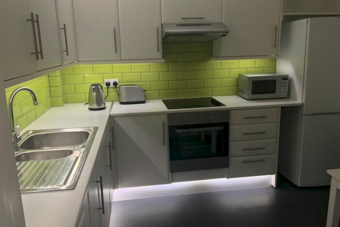 6 Bedroom Town House To Rent In Guildford Park Avenue, Guildford, GU2