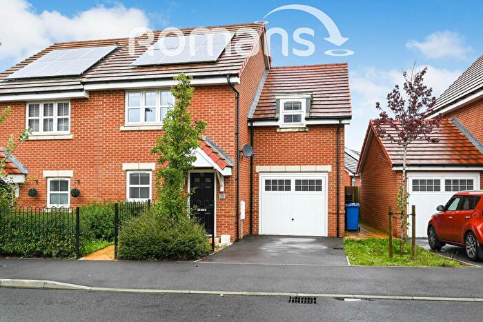 3 Bedroom Detached House To Rent In Chapman Drive, RG42