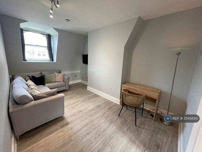 3 Bedroom Penthouse To Rent In Grainger Street, Newcastle Upon Tyne, NE1