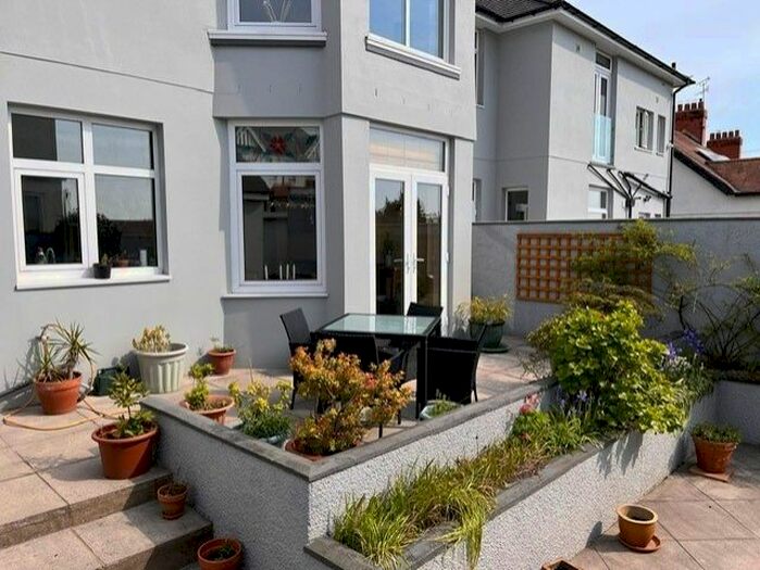 4 Bedroom Semi-Detached House To Rent In Long Oaks Court, Sketty, Swansea., SA2