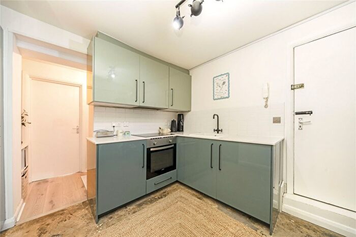 1 Bedroom Flat For Sale In Lewisham Way, New Cross, SE14
