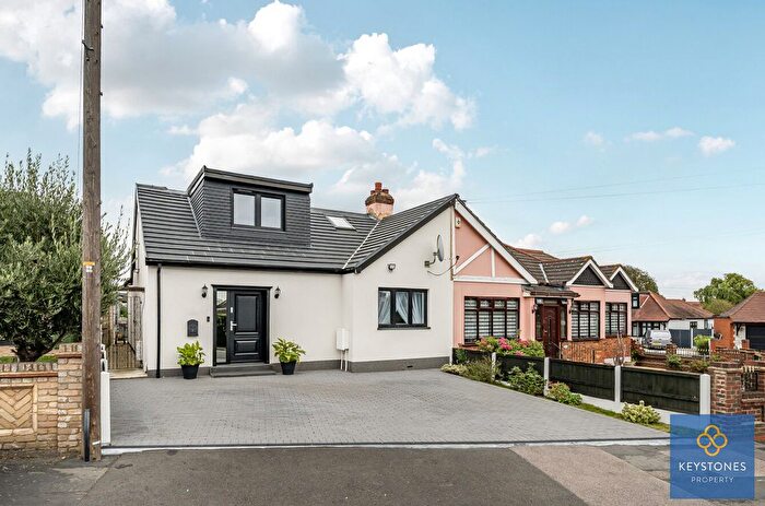 4 Bedroom Semi-detached House For Sale In Lawns Way, Collier Row, RM5