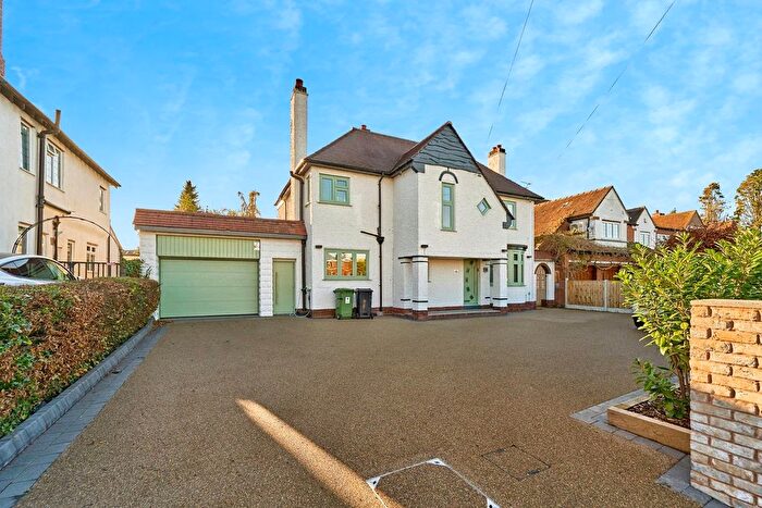 4 Bedroom Detached House For Sale In Codsall Road, Wolverhampton, WV6