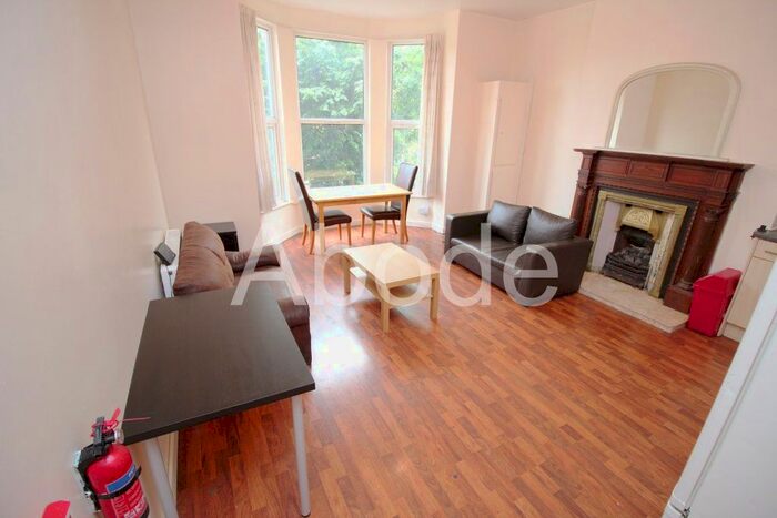 2 Bedroom Flat To Rent In - Regent Park Terrace, Leeds, West Yorkshire, LS6