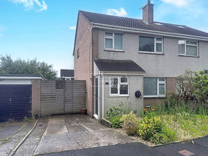 3 Bedroom Semi Detached House For Sale In Hunters Close, Ivybridge, Devon, PL21