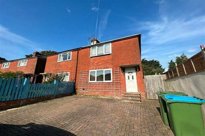 2 Bedroom Semi-Detached House To Rent In Freshfield Square, SO15
