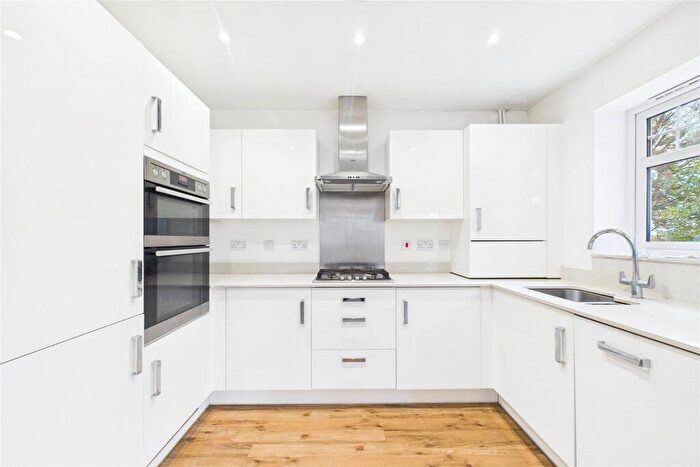 2 Bedroom Apartment To Rent In Bhamra Gardens, Maidenhead, Berkshire, SL6