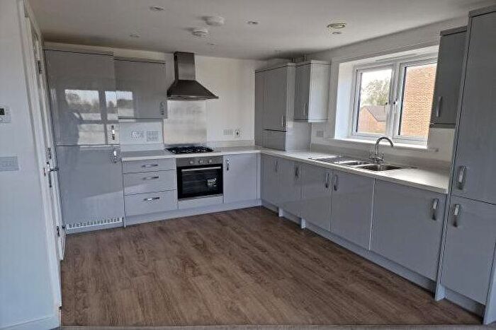 2 Bedroom Flat To Rent In Fedora Court, Luton, LU4