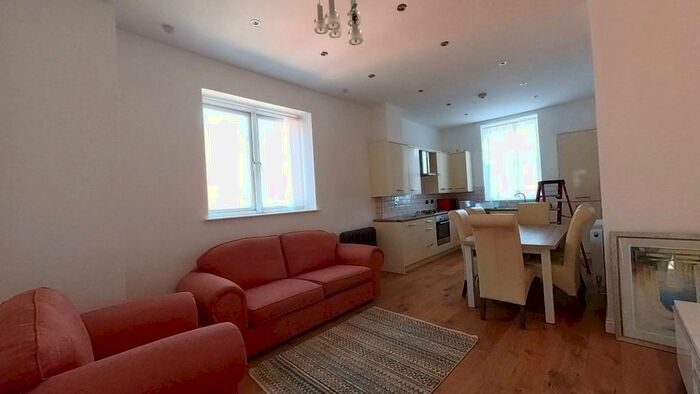 2 Bedroom Flat To Rent In Keppel Road, Manchester, M21