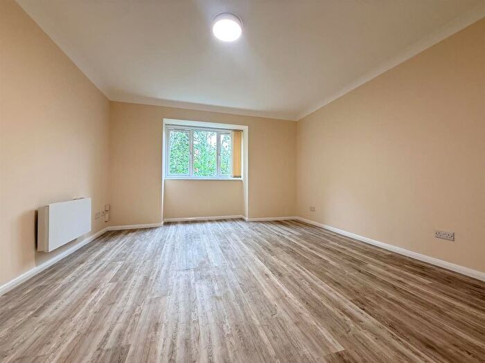 1 Bedroom Property To Rent In Birchend Close, South Croydon, CR2