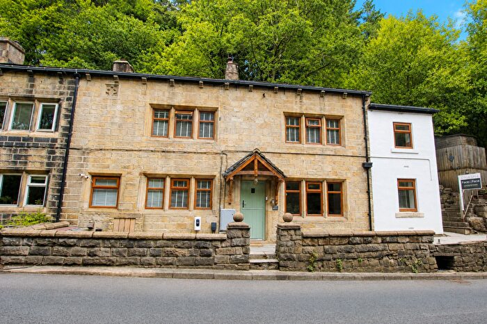 3 Bedroom Semi-Detached House For Sale In Bacup Road, Todmorden, OL14