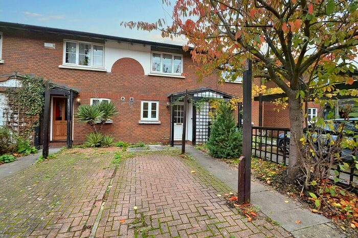 2 Bedroom Terraced House To Rent In Kingston, KT1