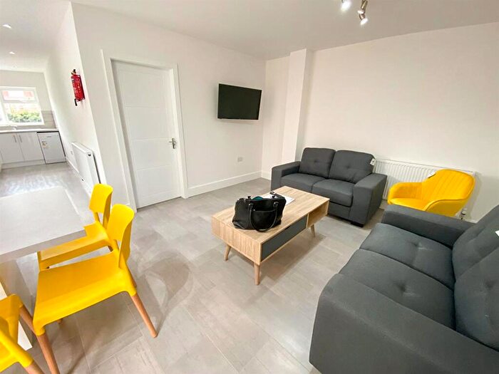 5 Bedroom Detached House To Rent In **£pppw Excluding Bills** Warwick Avenue, Beeston, - Uon, NG9