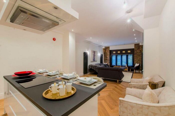 2 Bedroom Flat To Rent In The Highway, Wapping, London, E1W
