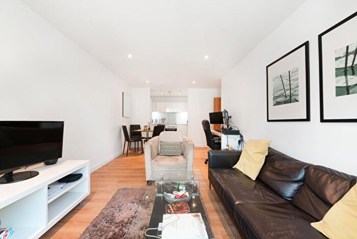 2 Bedroom Flat To Rent In Yeo Street, London, E3