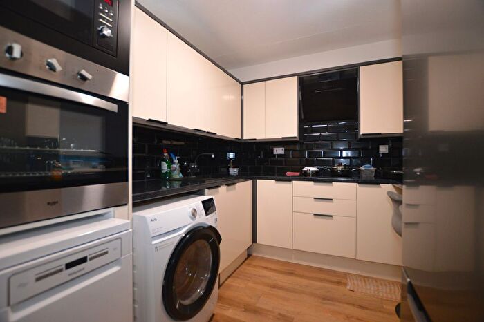 1 Bedroom Flat For Sale In Marlowe Gardens, London, SE9