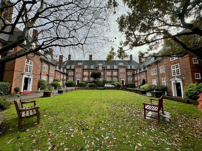 4 Bedroom Flat To Rent In Hampstead Way, London, NW11