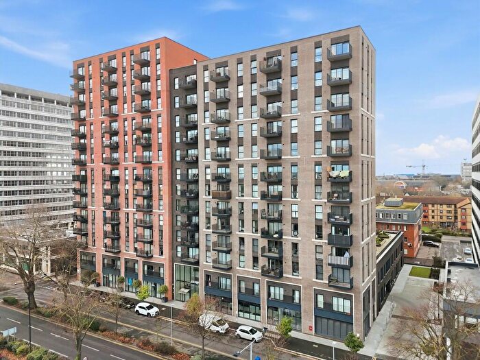 2 Bedroom Apartment For Sale In Victoria Avenue, Southend On Sea, SS2