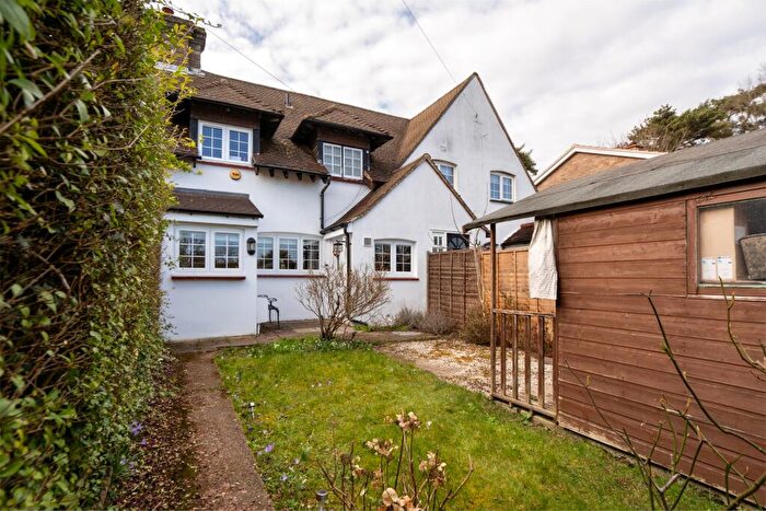 2 Bedroom Terraced House For Sale In Slines Oak Road, Woldingham, CR3