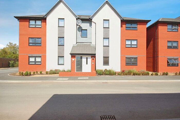 2 Bedroom Flat For Sale In Hedger Grove, Upper Lighthorne, Leamington Spa, CV33
